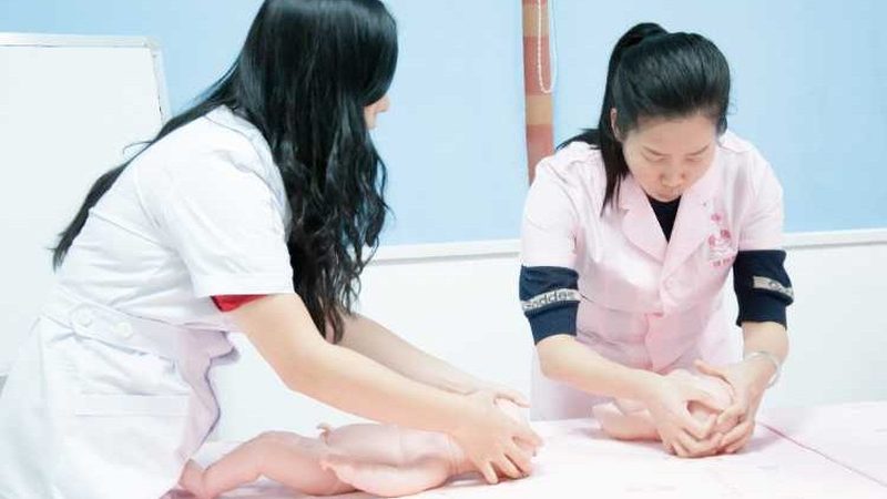 揭秘母婴护理师培训教材背后的专家团队