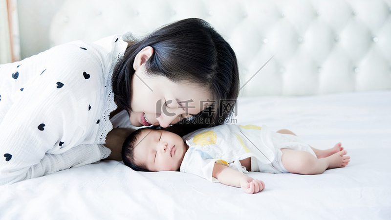 小标题：尿不湿市场现状
