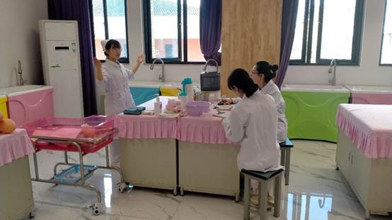 母婴护理师：守护宝宝肌肤健康的守护者